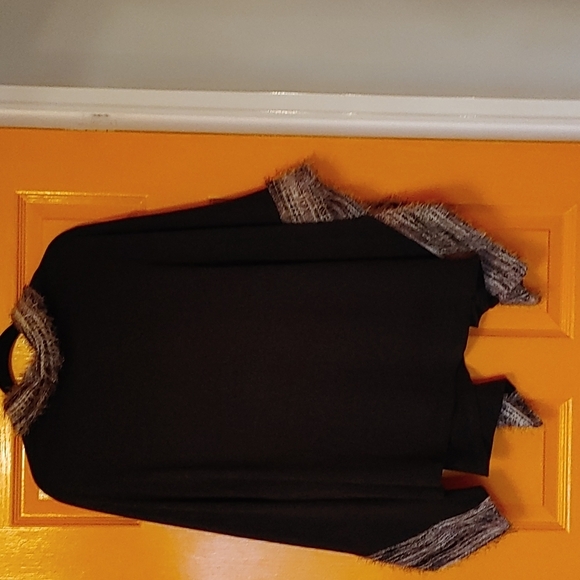 Mr. Max Women's black poncho - Picture 2 of 5